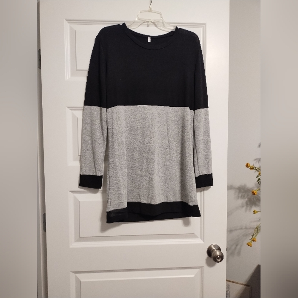 🟢3/$11 Women's Black & Gray Long Sleeve
